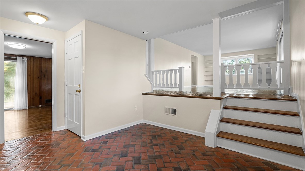 123 Oxbridge Dr