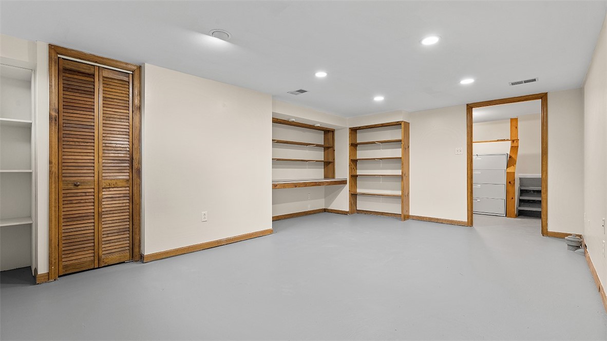 123 Oxbridge Dr