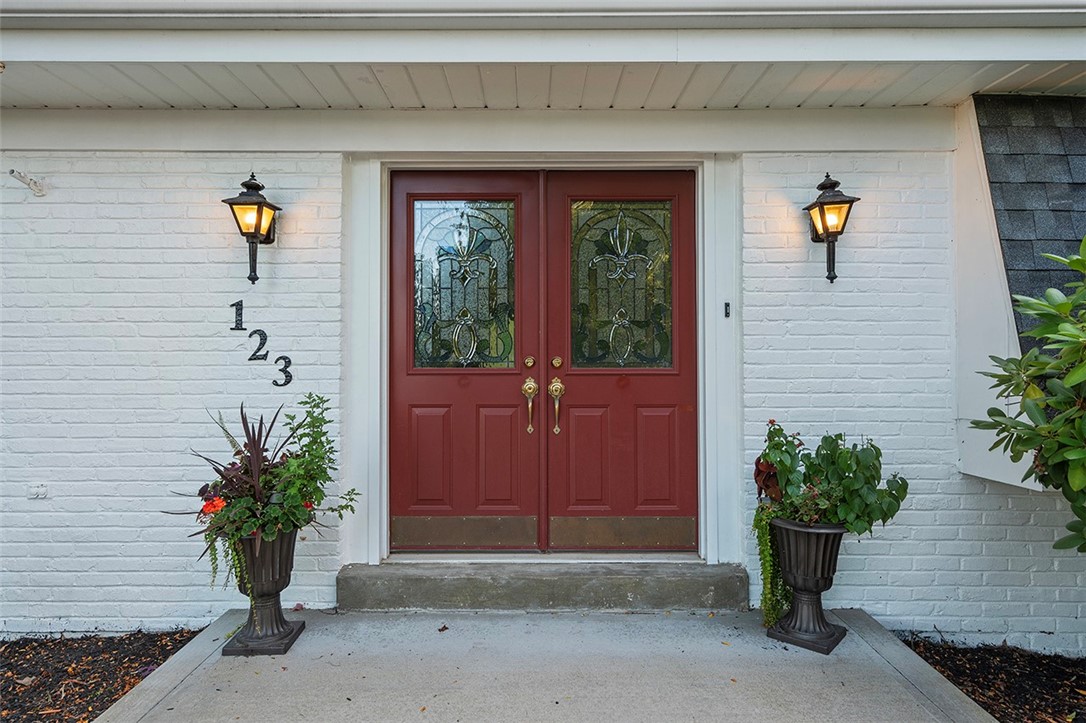 123 Oxbridge Dr