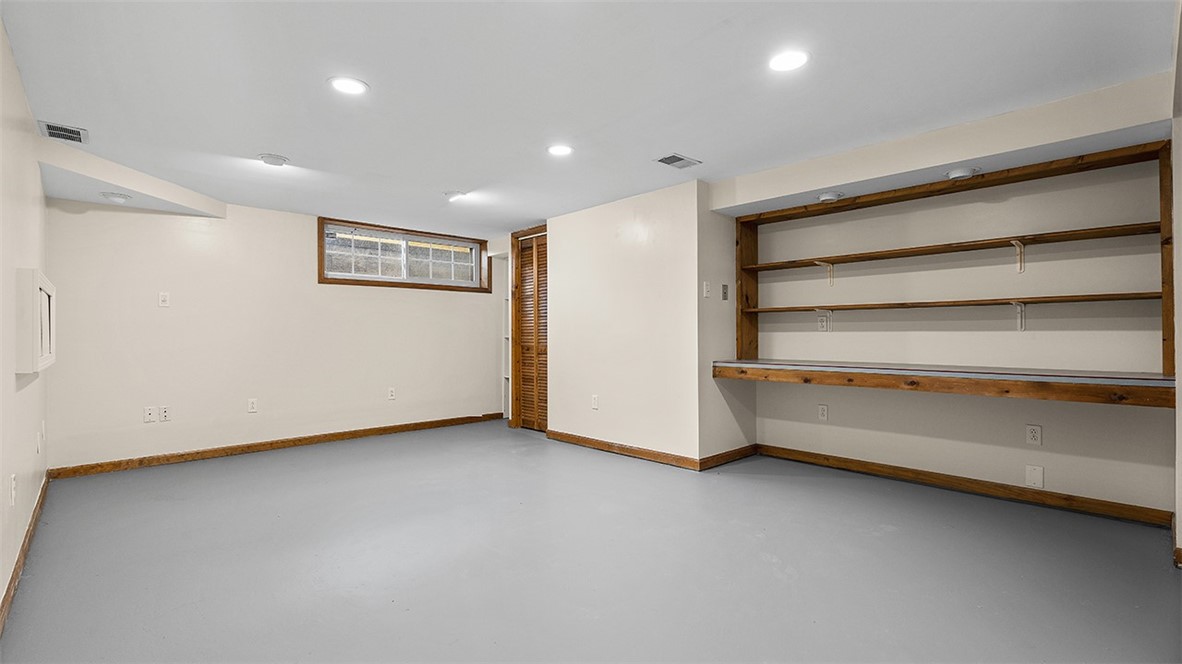 123 Oxbridge Dr