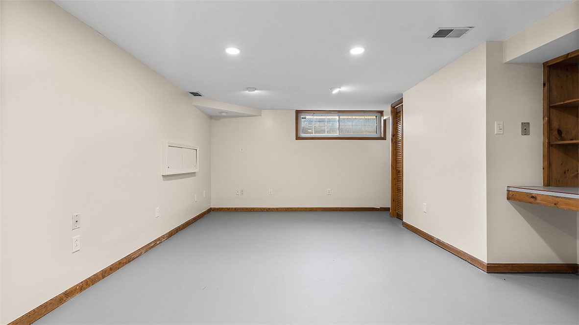 123 Oxbridge Dr