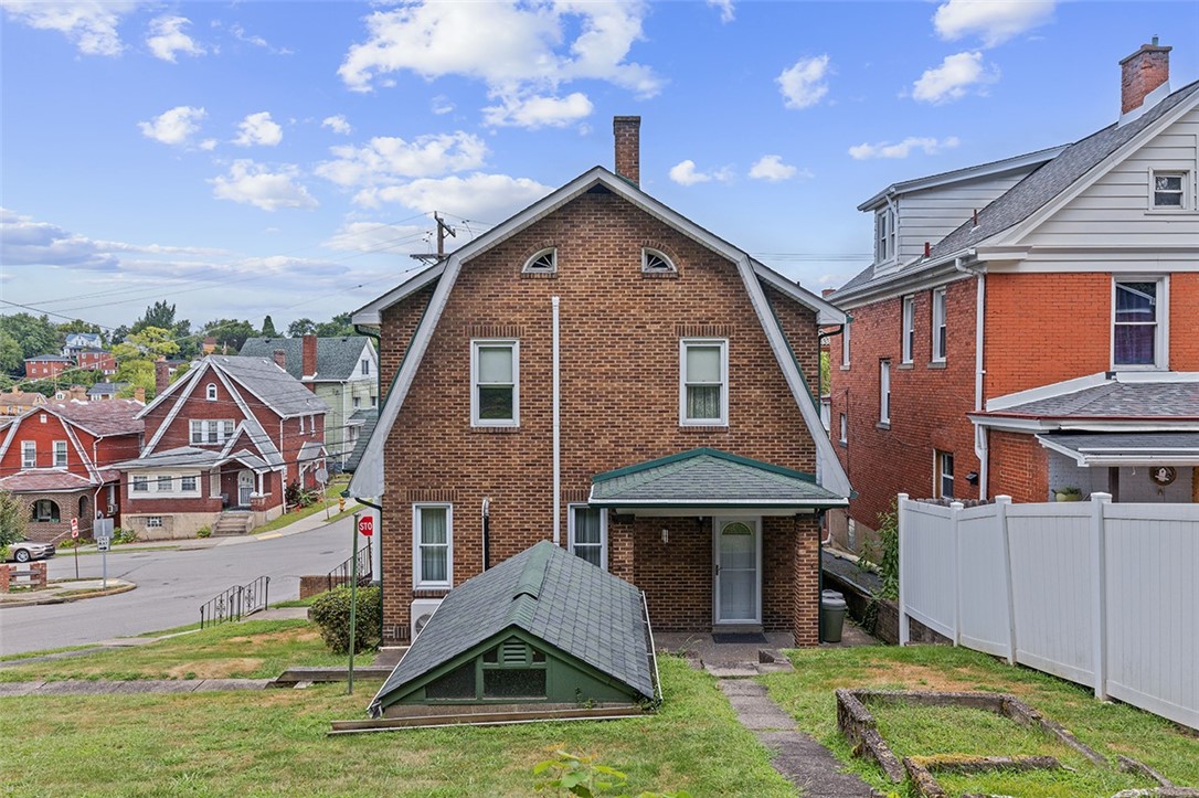 552 Halcomb Ave