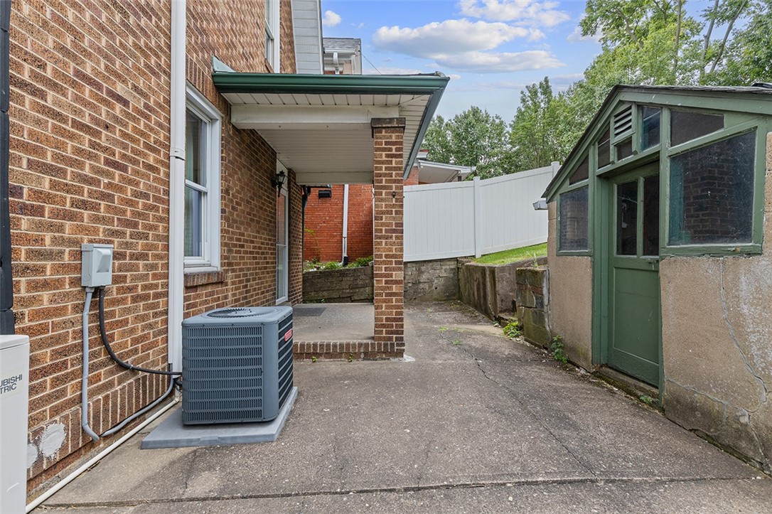 552 Halcomb Ave