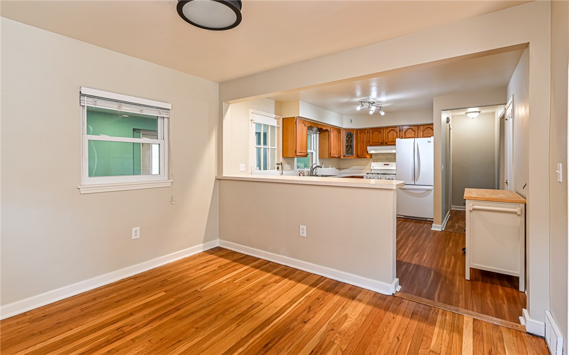 633 Roosevelt Ave