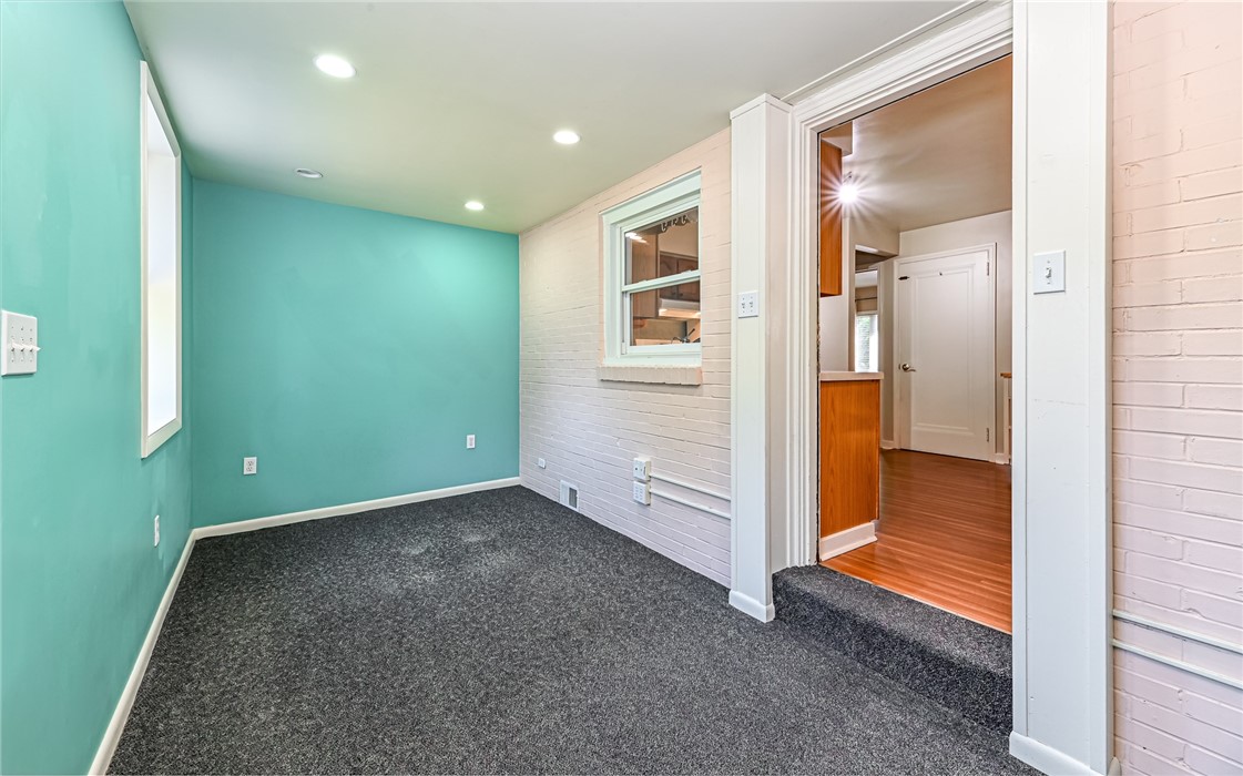 633 Roosevelt Ave