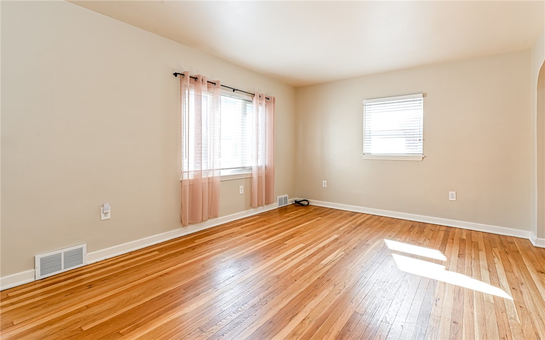 633 Roosevelt Ave