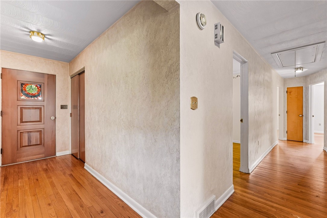 126 Meadowbrook Rd