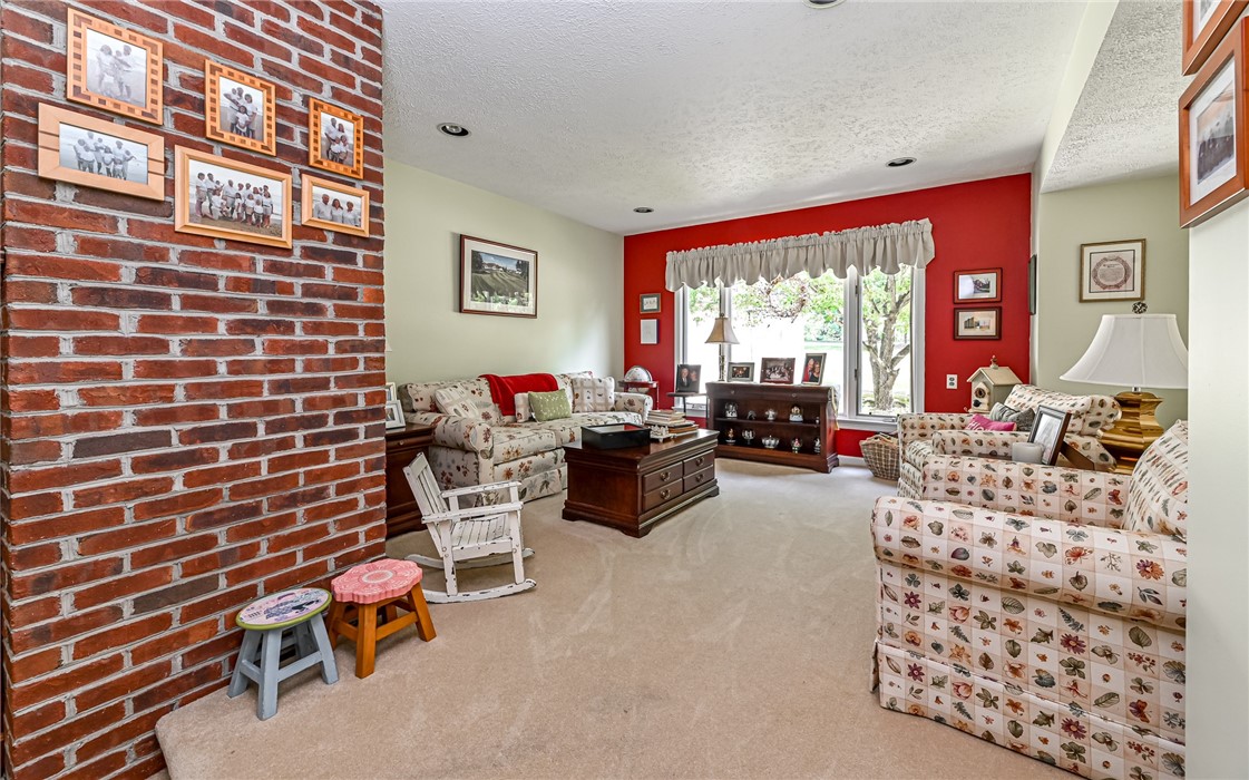 4267 Laurel Ridge Dr