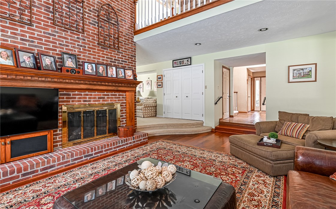 4267 Laurel Ridge Dr