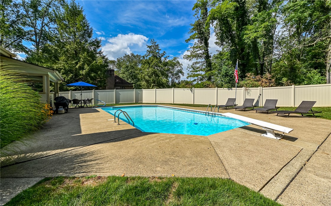 4267 Laurel Ridge Dr