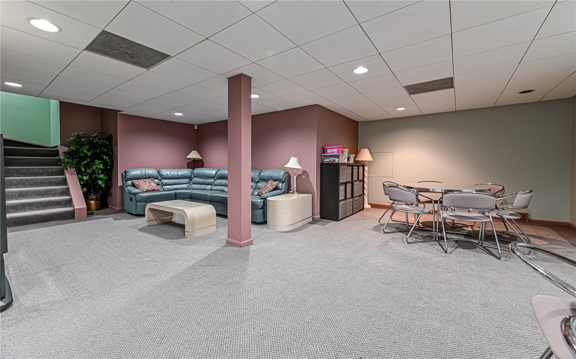 4267 Laurel Ridge Dr