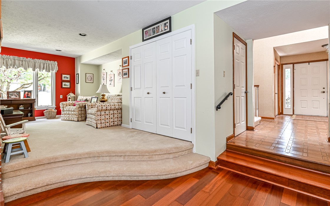 4267 Laurel Ridge Dr
