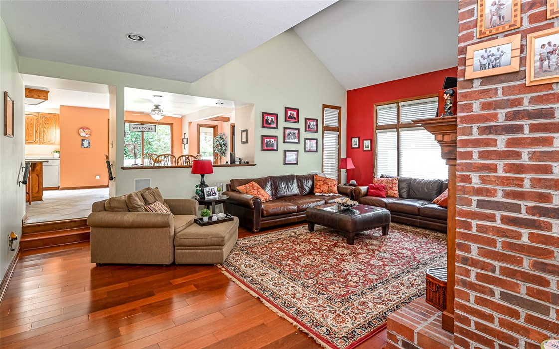4267 Laurel Ridge Dr