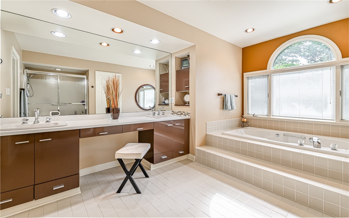 4267 Laurel Ridge Dr