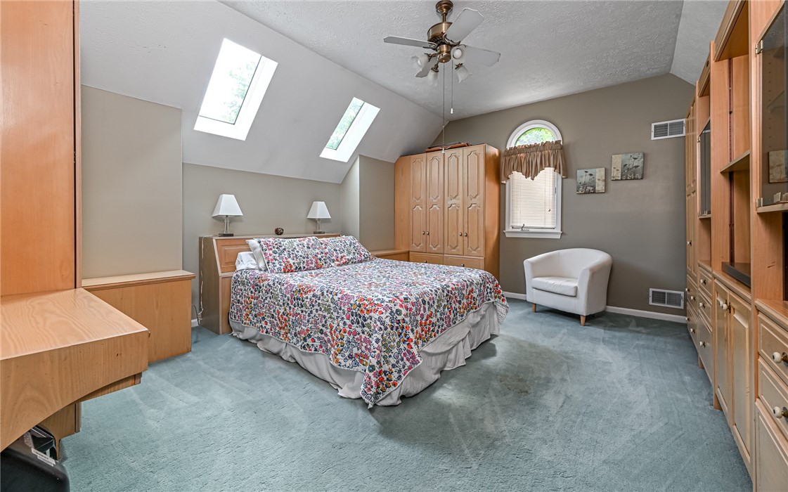 4267 Laurel Ridge Dr