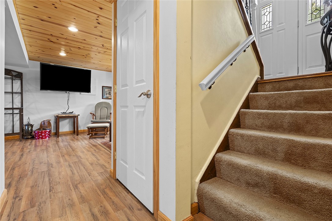 111 Knoll Dr