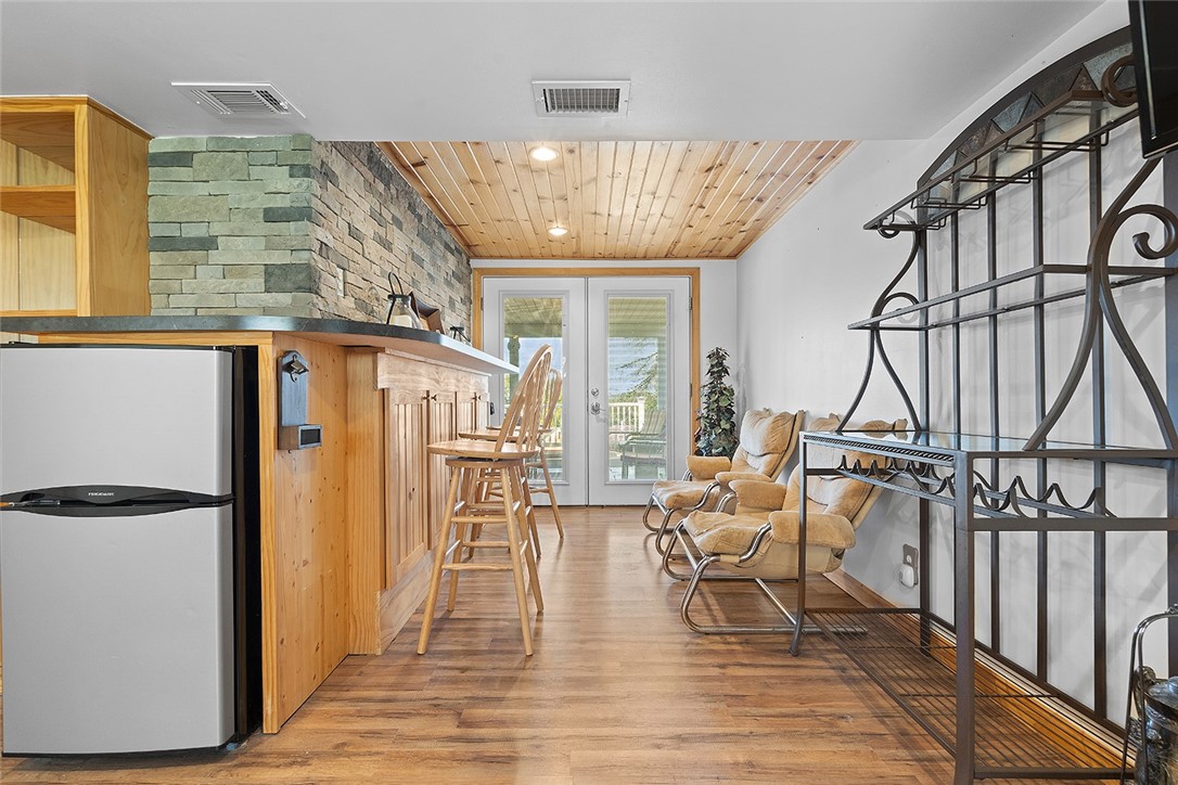 111 Knoll Dr
