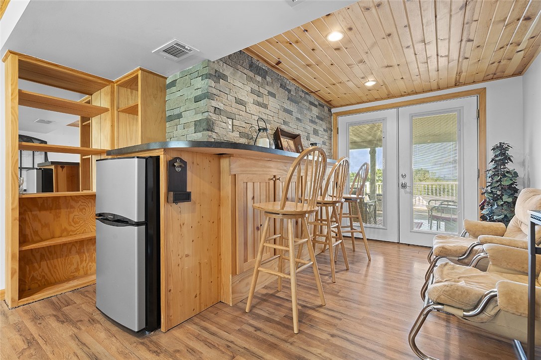 111 Knoll Dr