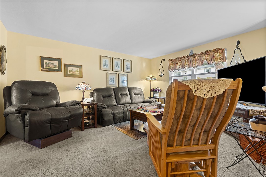 111 Knoll Dr