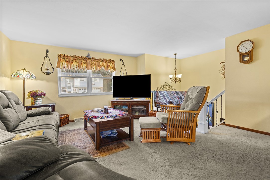 111 Knoll Dr