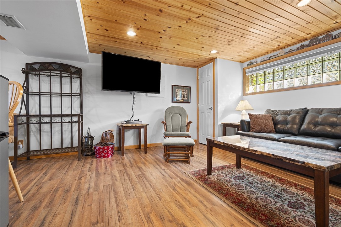 111 Knoll Dr