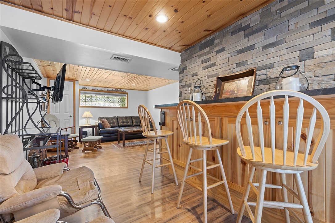 111 Knoll Dr