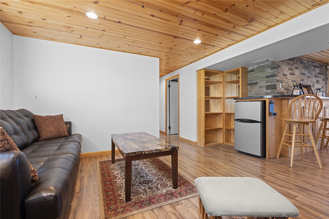 111 Knoll Dr