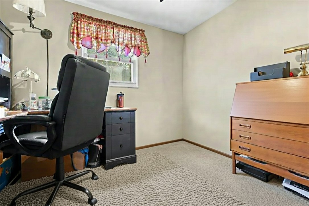 111 Knoll Dr