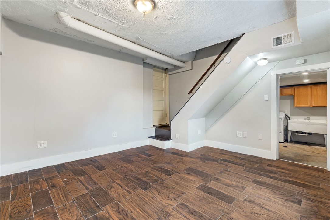 1599 Fallowfield