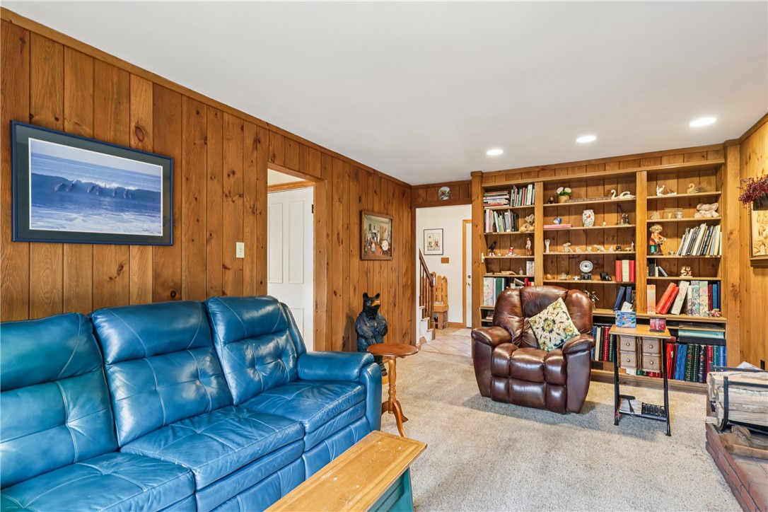 114 Heath Dr