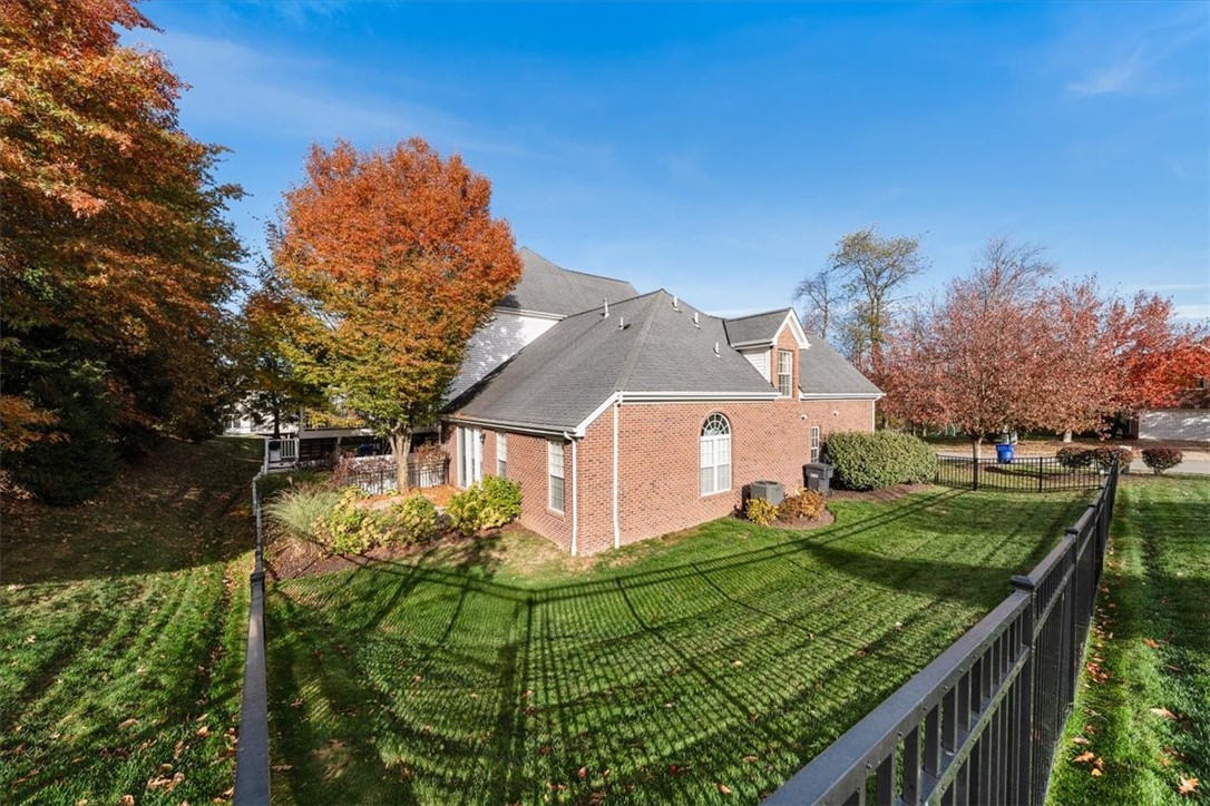 507 E Vanderbilt Dr