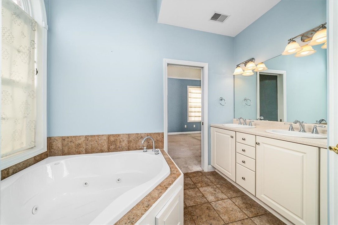 507 E Vanderbilt Dr