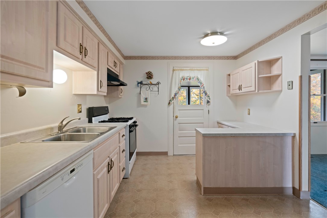 2016 Pembrook Dr