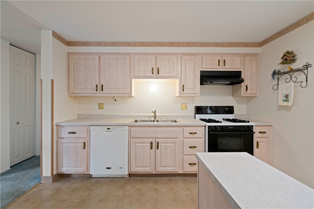 2016 Pembrook Dr