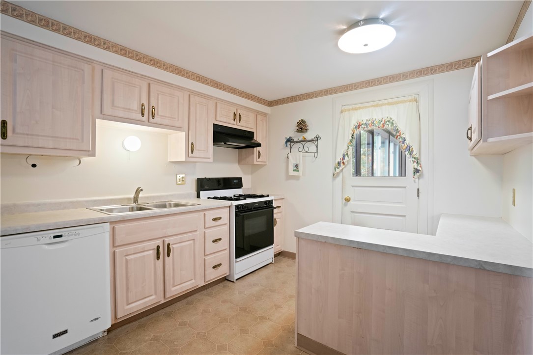 2016 Pembrook Dr