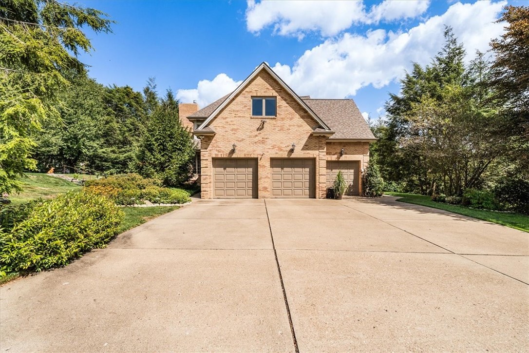 760 Stonegate Dr