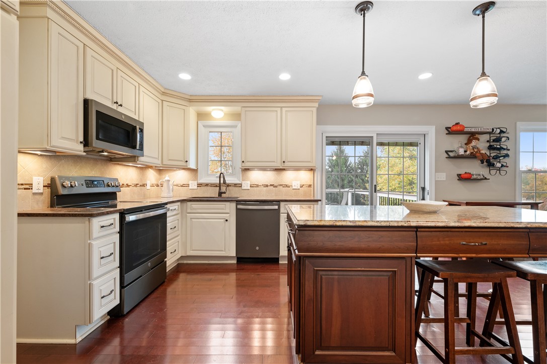 1245 Woodhill Dr