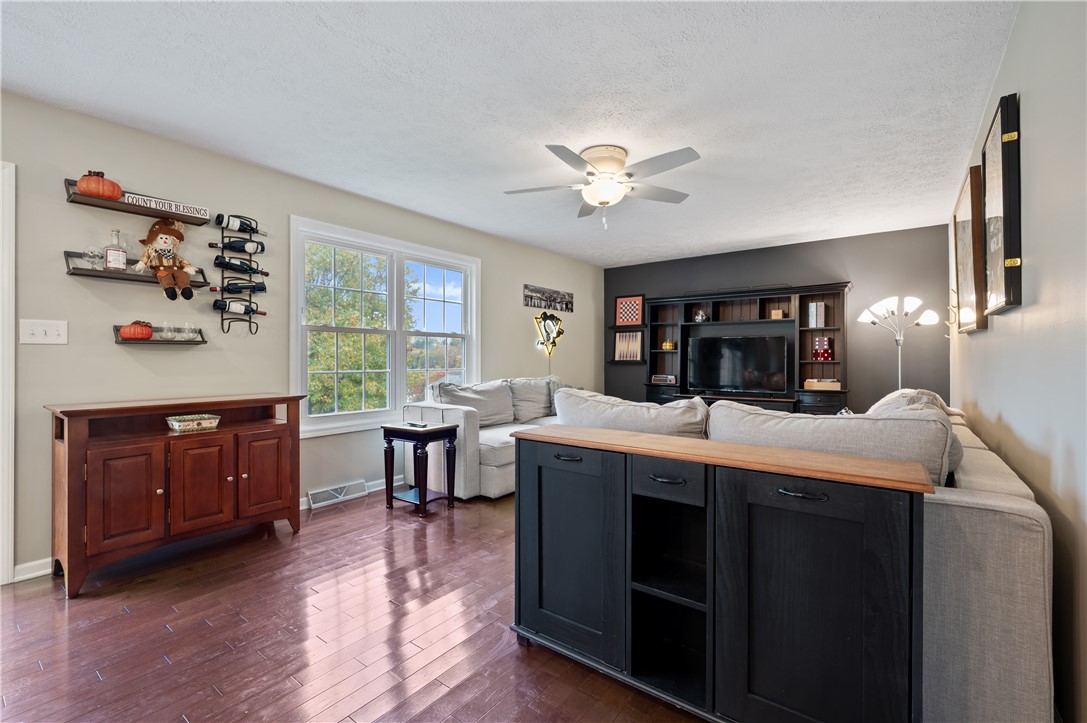 1245 Woodhill Dr