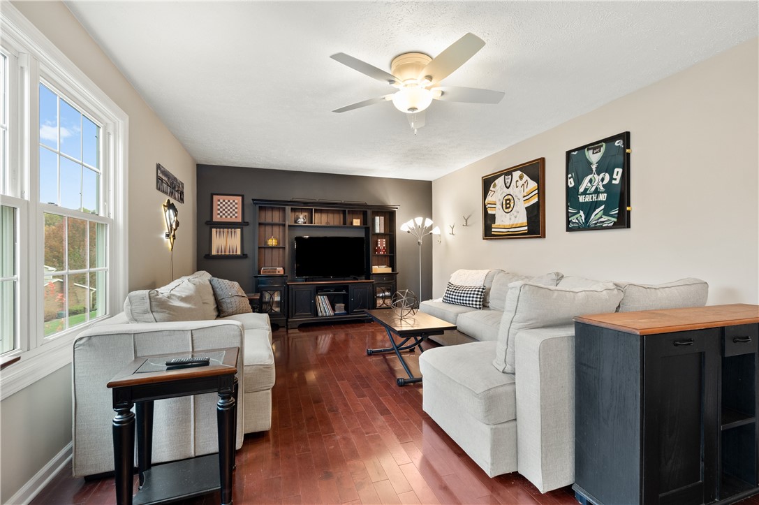 1245 Woodhill Dr