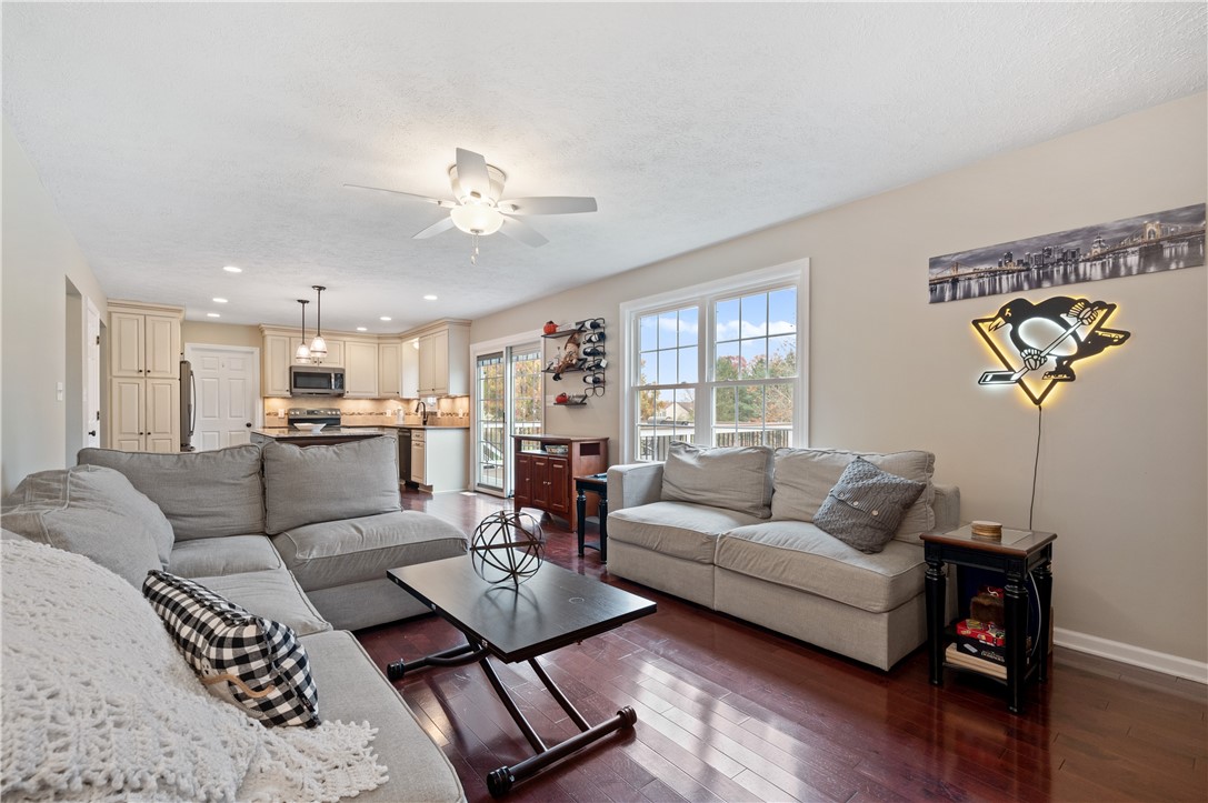 1245 Woodhill Dr