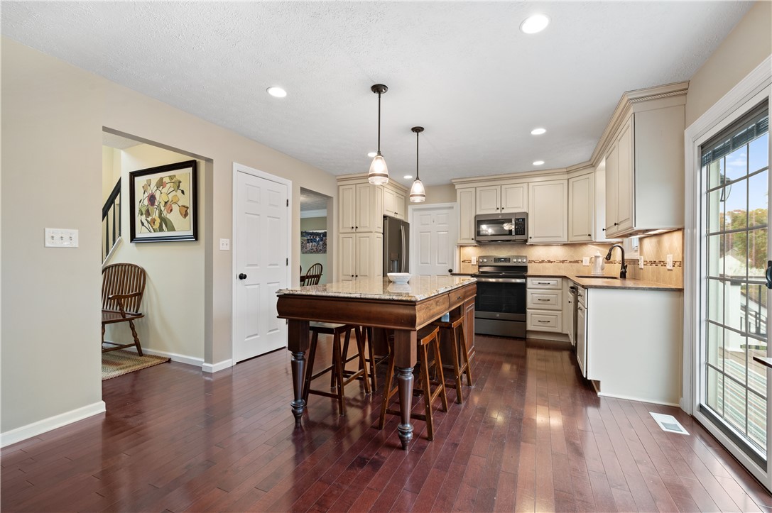 1245 Woodhill Dr