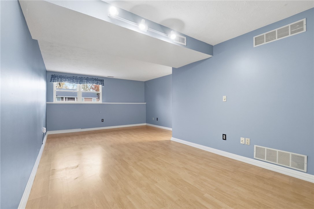 127 Clearbrook Dr