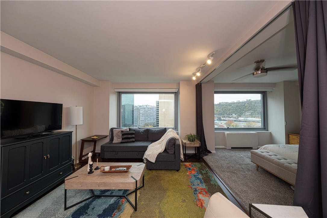 320 Fort Duquesne Blvd 14O