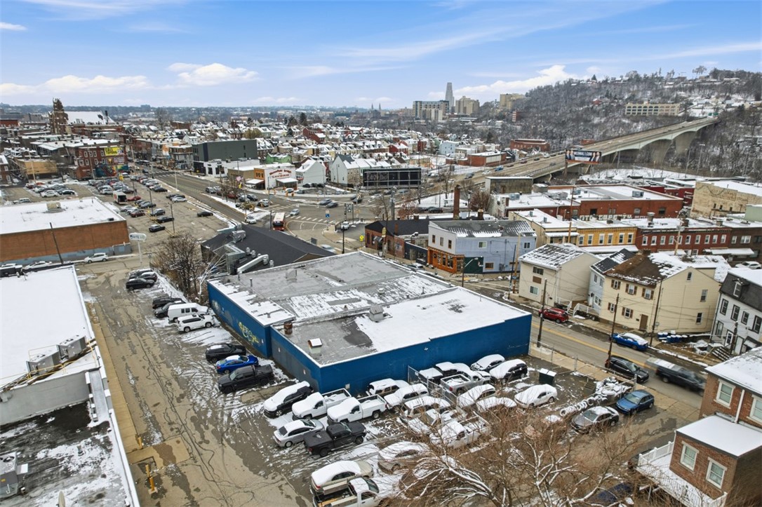 4301 Main St