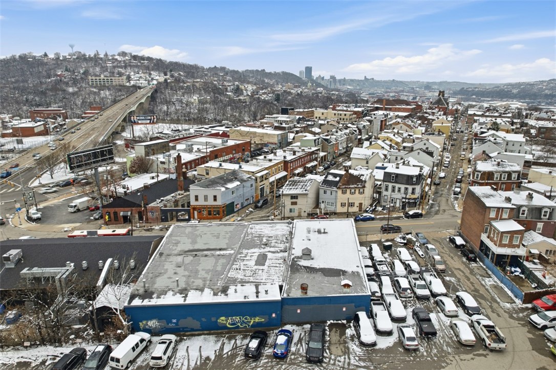 4301 Main St