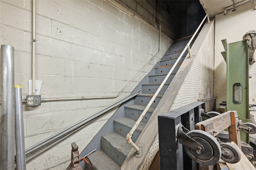 4301 Main St