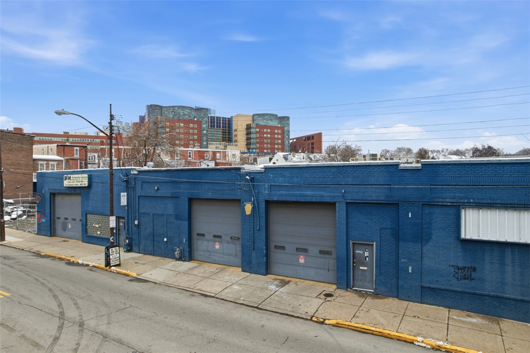 4301 Main St