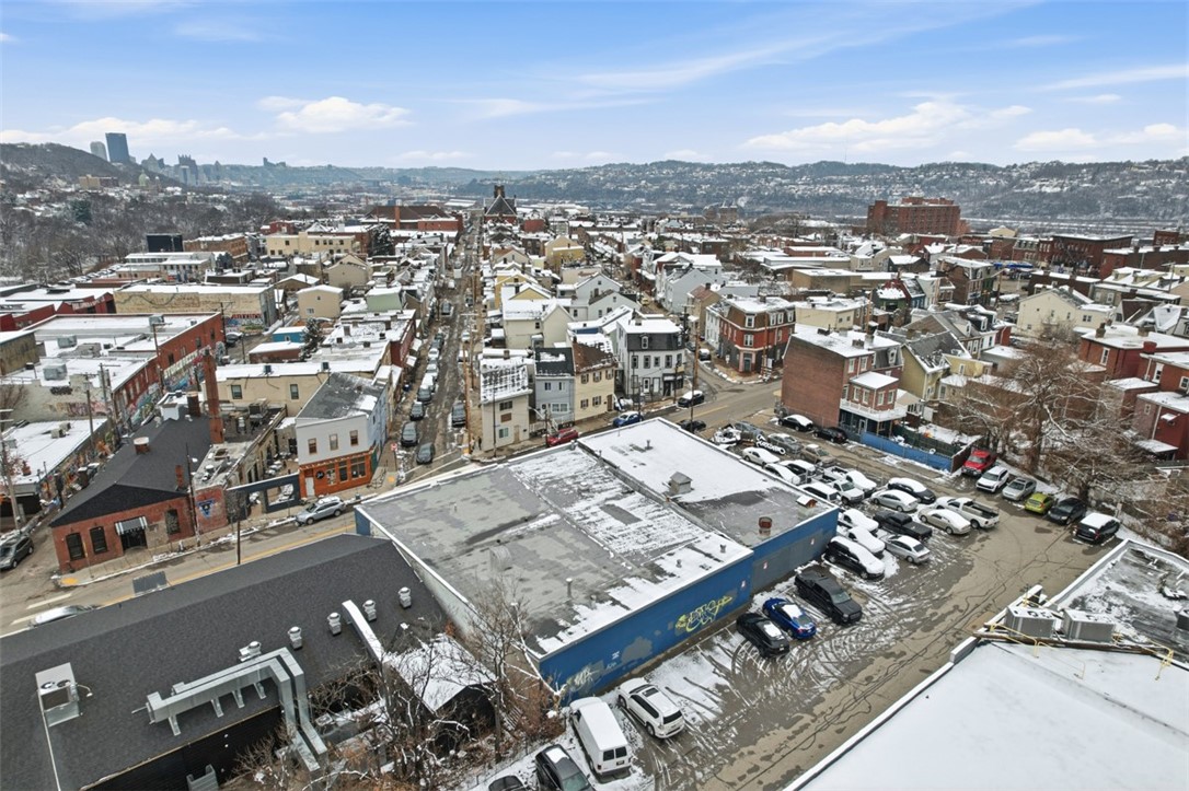 4301 Main St