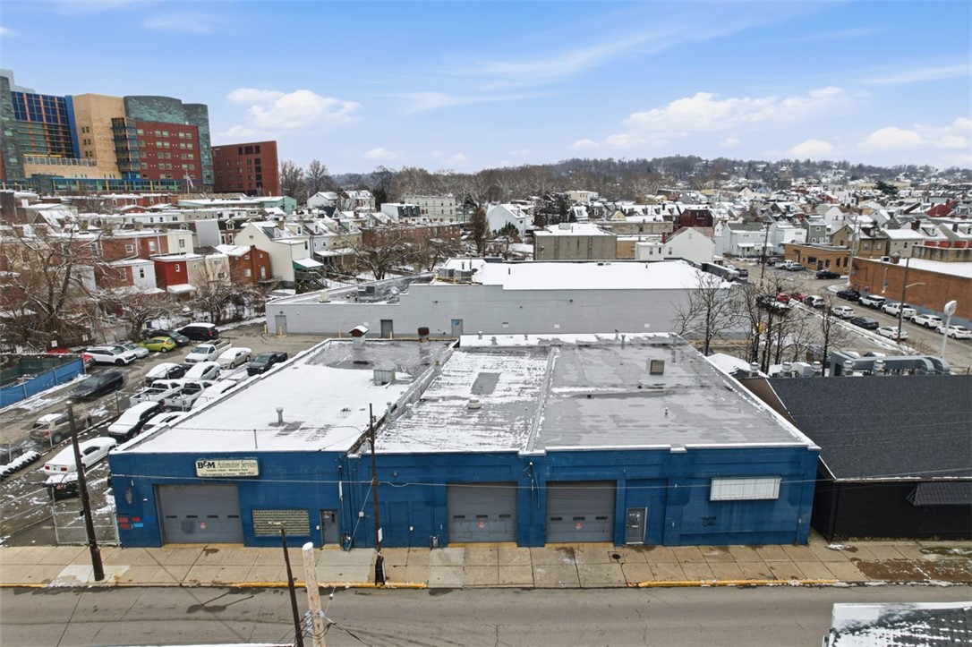 4301 Main St