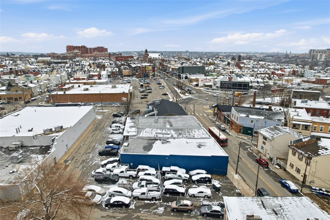 4301 Main St